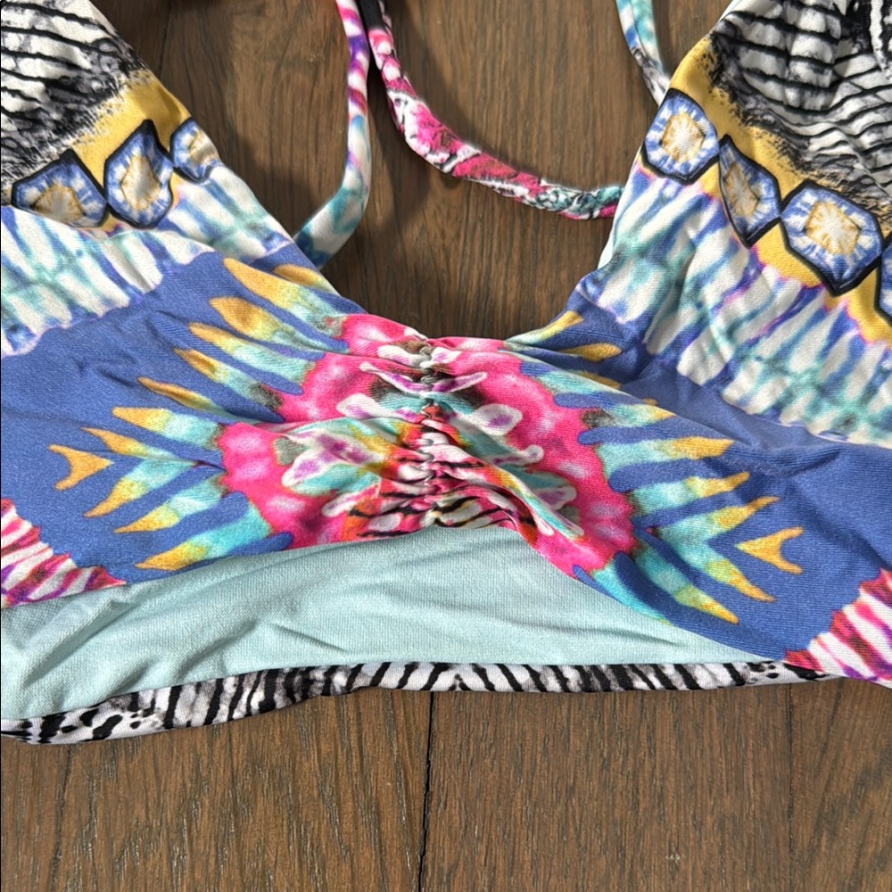 Colorful Patterned Bikini Set - Picture 3 of 9